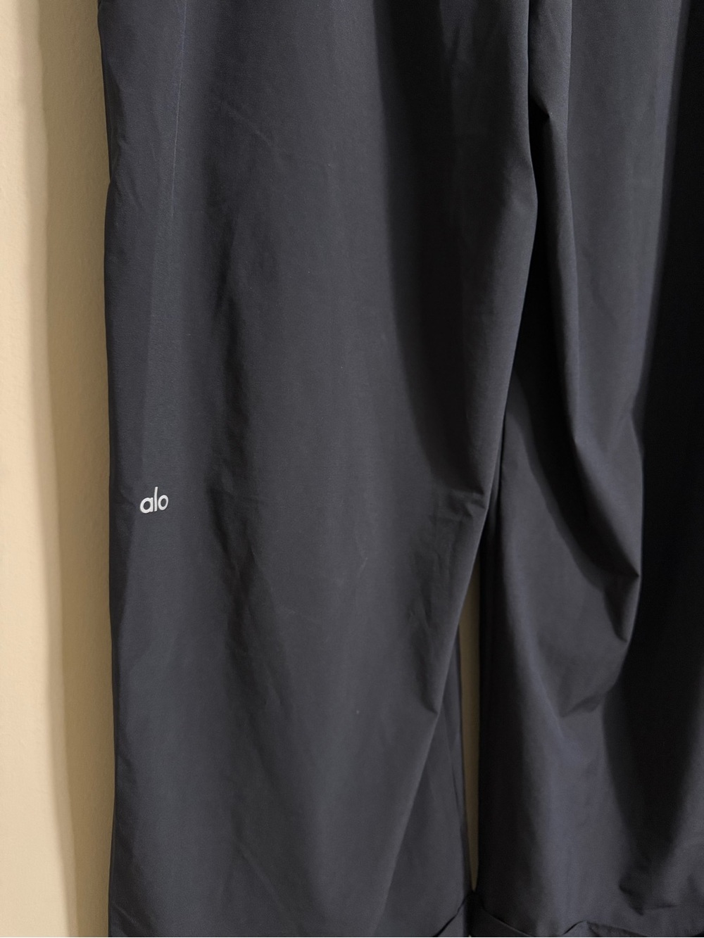 Alo Yoga Mid-Rise Workwear Cargo Pant Black NWT Size L Wide Leg - Picture 8 of 10